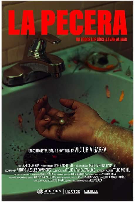    The story of a fish woman (Ari Cigarroa) escaped into a world that longs to consume her.  